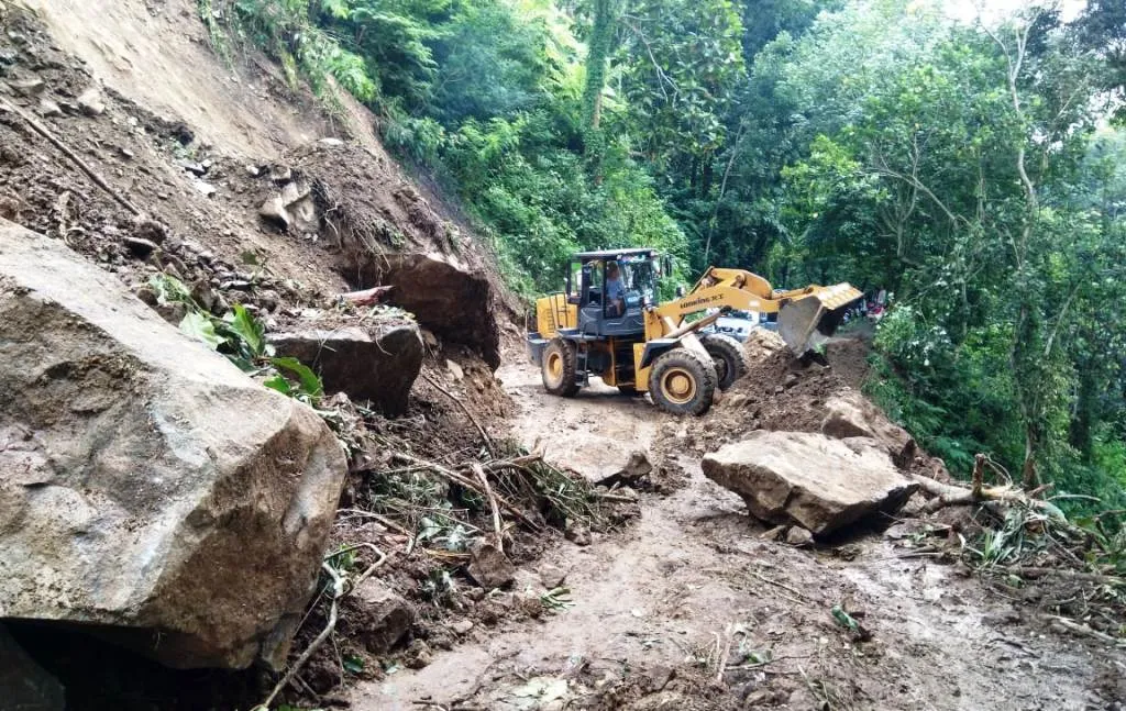 Alat Berat Bekerja, Jalur KM 57 Piket Nol Kembali Ditutup Untuk Roda Dua