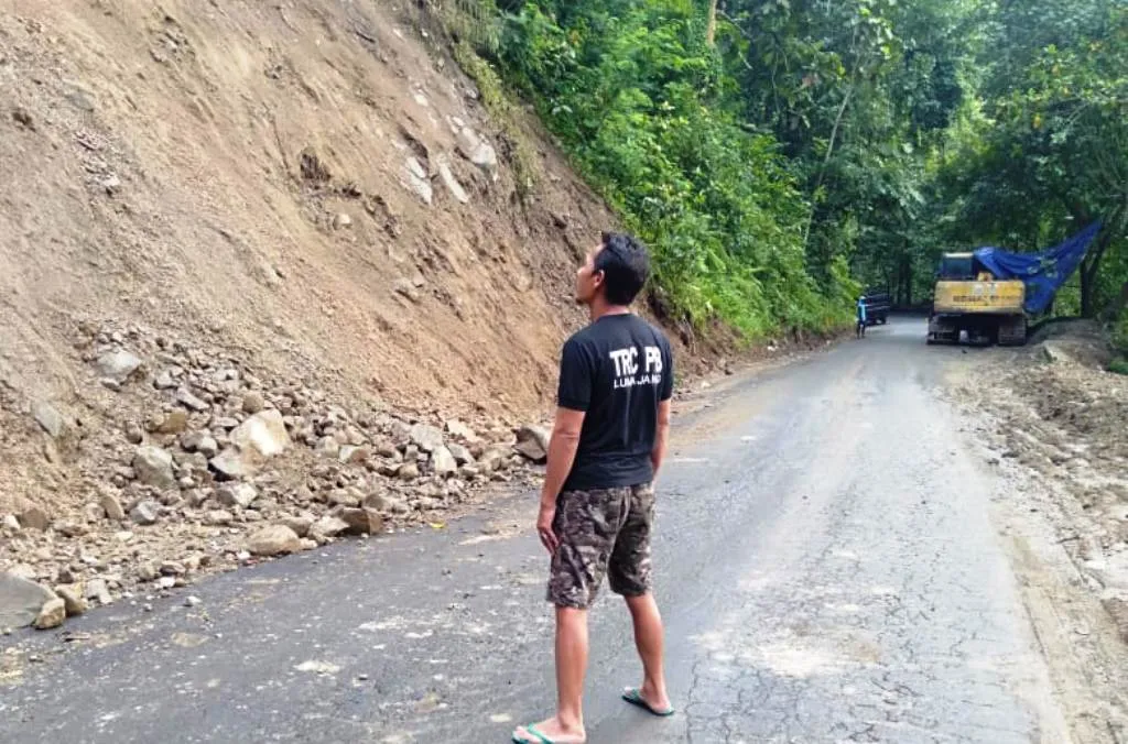 Antisipasi Longsor Susulan, Alat Berat Masih Disiagakan di KM 57 Piket Nol