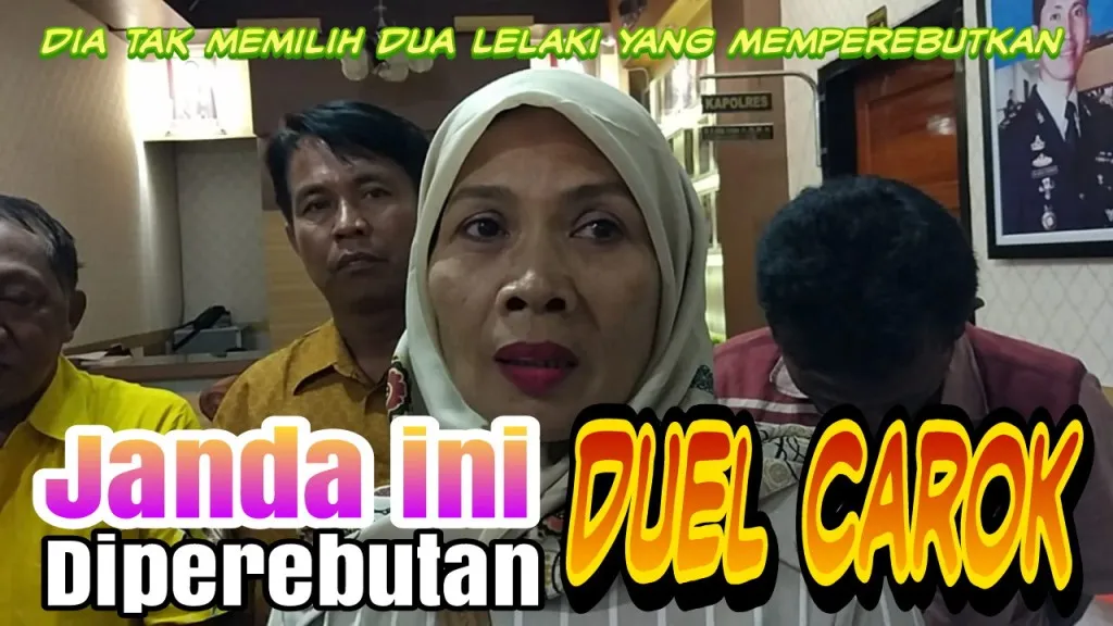 Video : Dua Lelaki Carok Berebut Janda Akhirnya Tak Ada Yang Dipilih