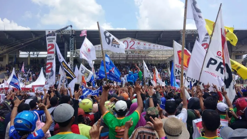 Kampanye Terbuka di Lumajang, Sandi Orasi 2019 Ganti Presiden dan Lunas Hutang