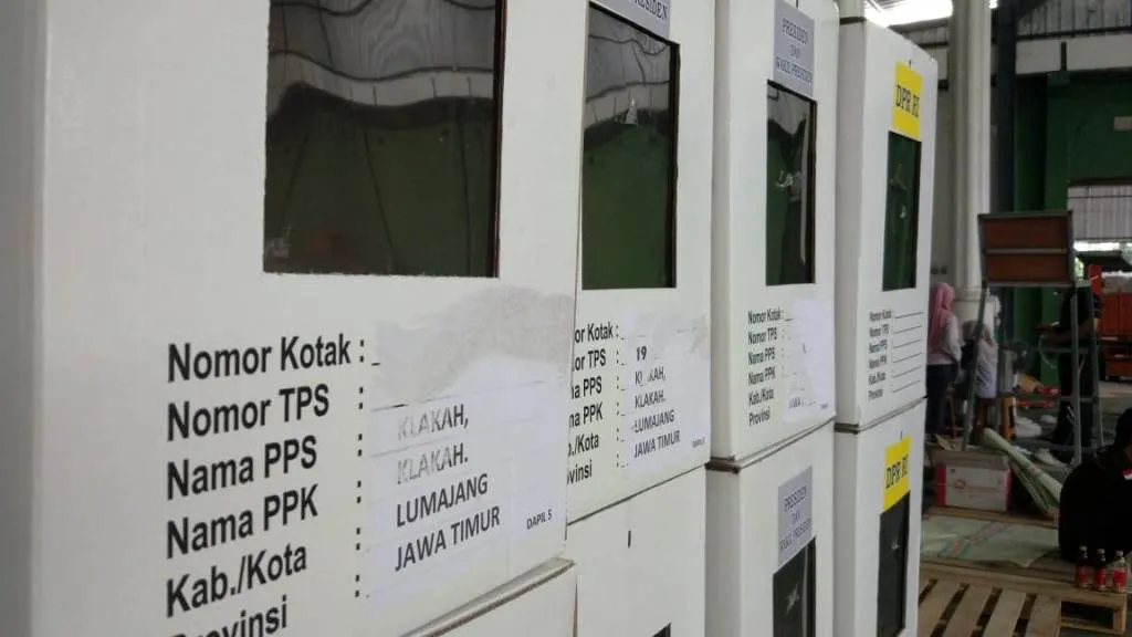 Sejumlah Kotak Suara KPU Lumajang Tertukar Saat Didistribukan