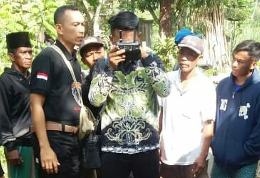 Tim Cobra Polres Lumajang sedang melakukan pencarian sapi di Desa Salak