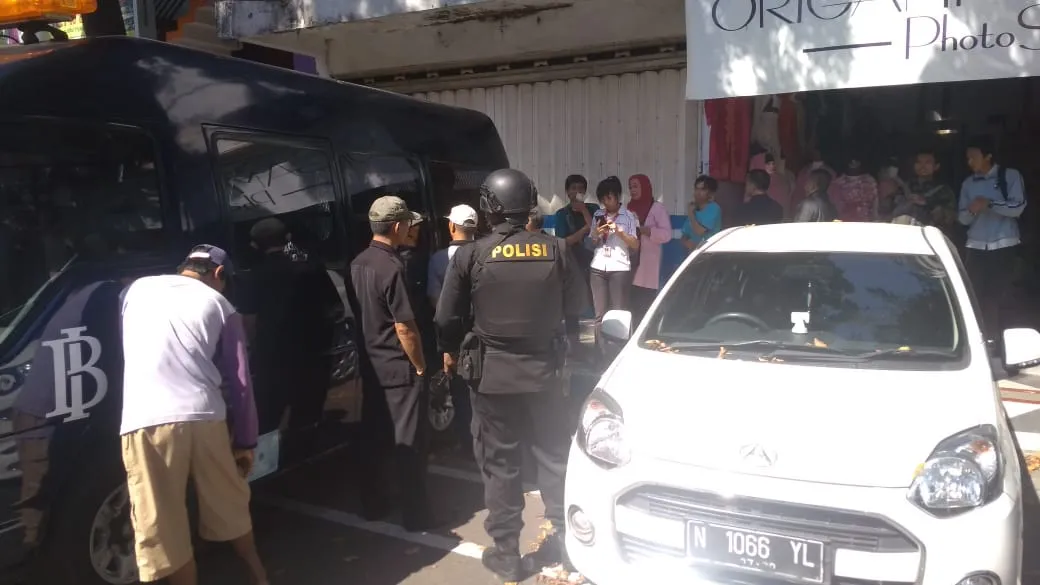 Layanan Penukaran Uang Baru BI Jember Diserbu Warga Lumajang