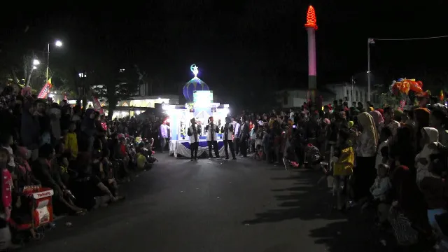 Masyarakat Lumajang Padati Jalanan Kota Demi Festival Patrol