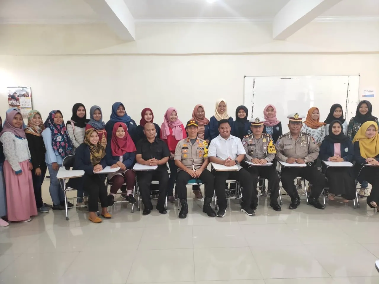 Dr. Arsal Sahban Berikan Kuliah ke BEM STIE Widya Gama Pasca Pemilu