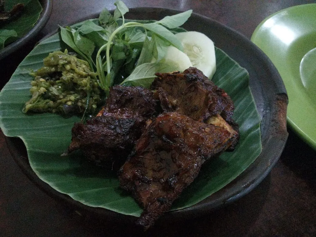 Mantul! Di Sini Ada Iga Bakar Super Empuk Buat Santap Malam