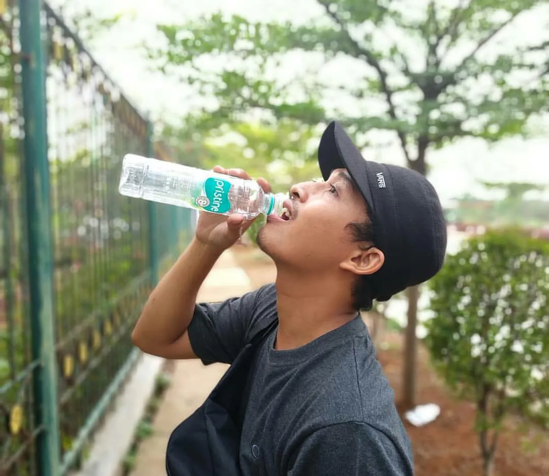 Jangan Terlalu Kebanyakan Minum Air Putih Saat Sahur