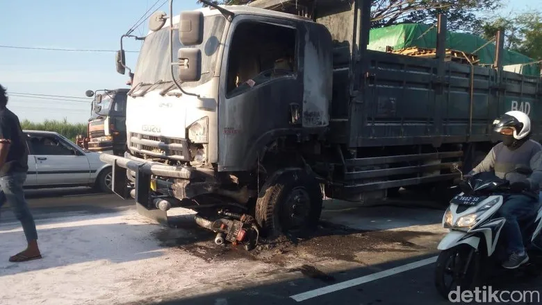 Mudik ke Lumajang, Warga Senduro Meninggal Terseret Truck di Probolinggo