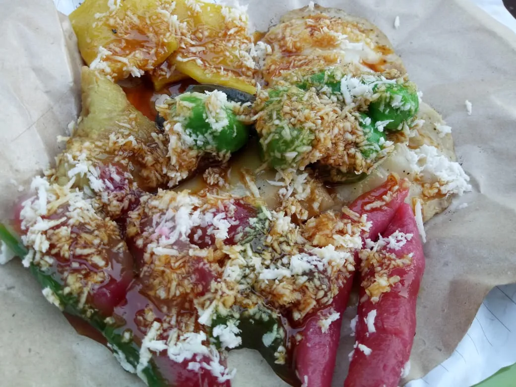 Berburu Aneka Lupis Gurih nan Legit Jelang Buka Puasa