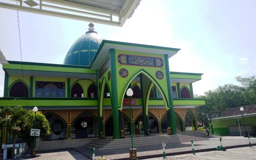 Pastikan Keamanan Jama'ah, Masjid Ar-Raudhoh Labruk Kidul Dilengkapi CCTV