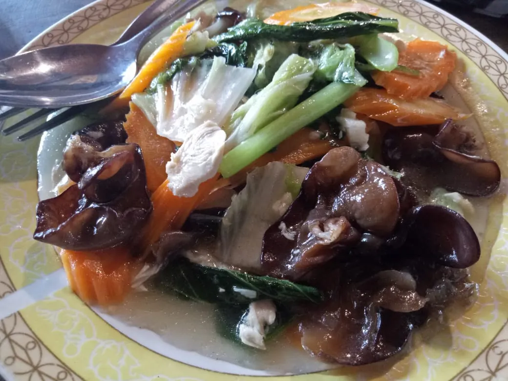 Nikmatnya Sajian Capcay Goreng di Warung Mbak Eni