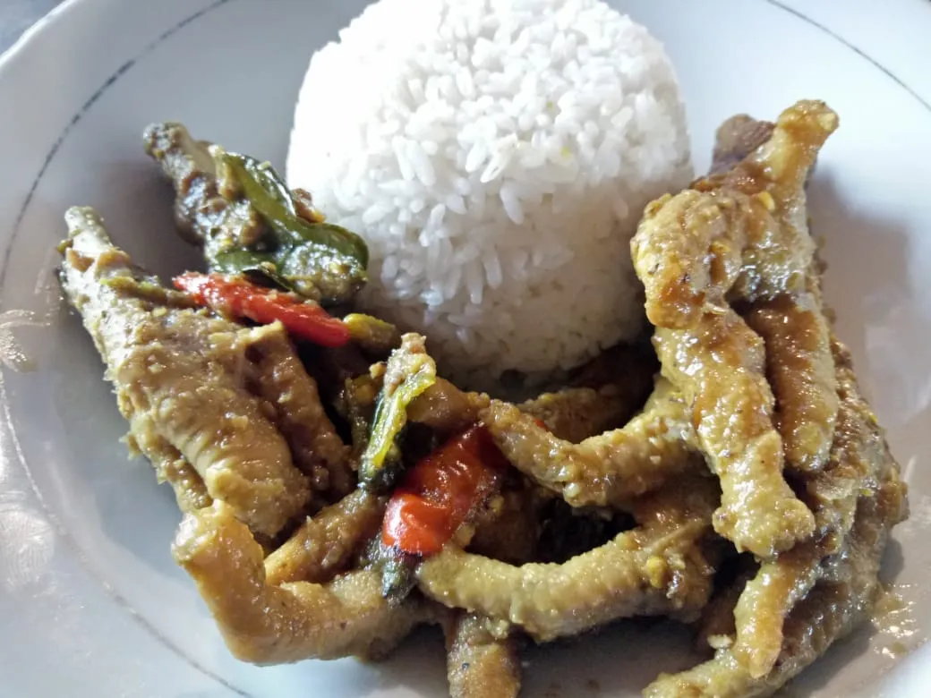 Klat Ceker Rempah: Makan Sop Ceker Pedas Mantap