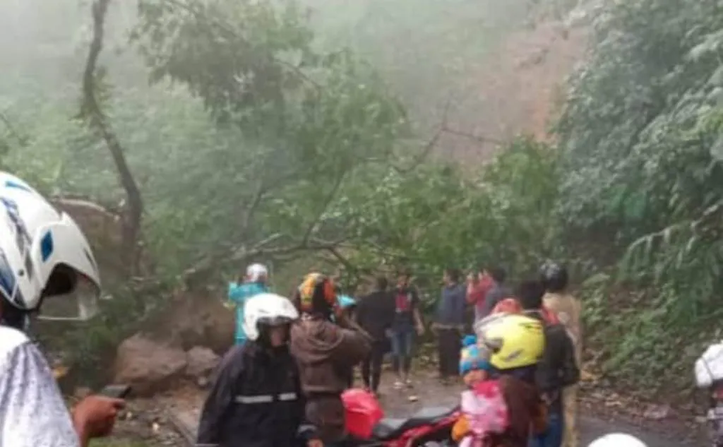 Longsor KM 55 Piket Nol Jalur Lumajang-Malang Putus Total