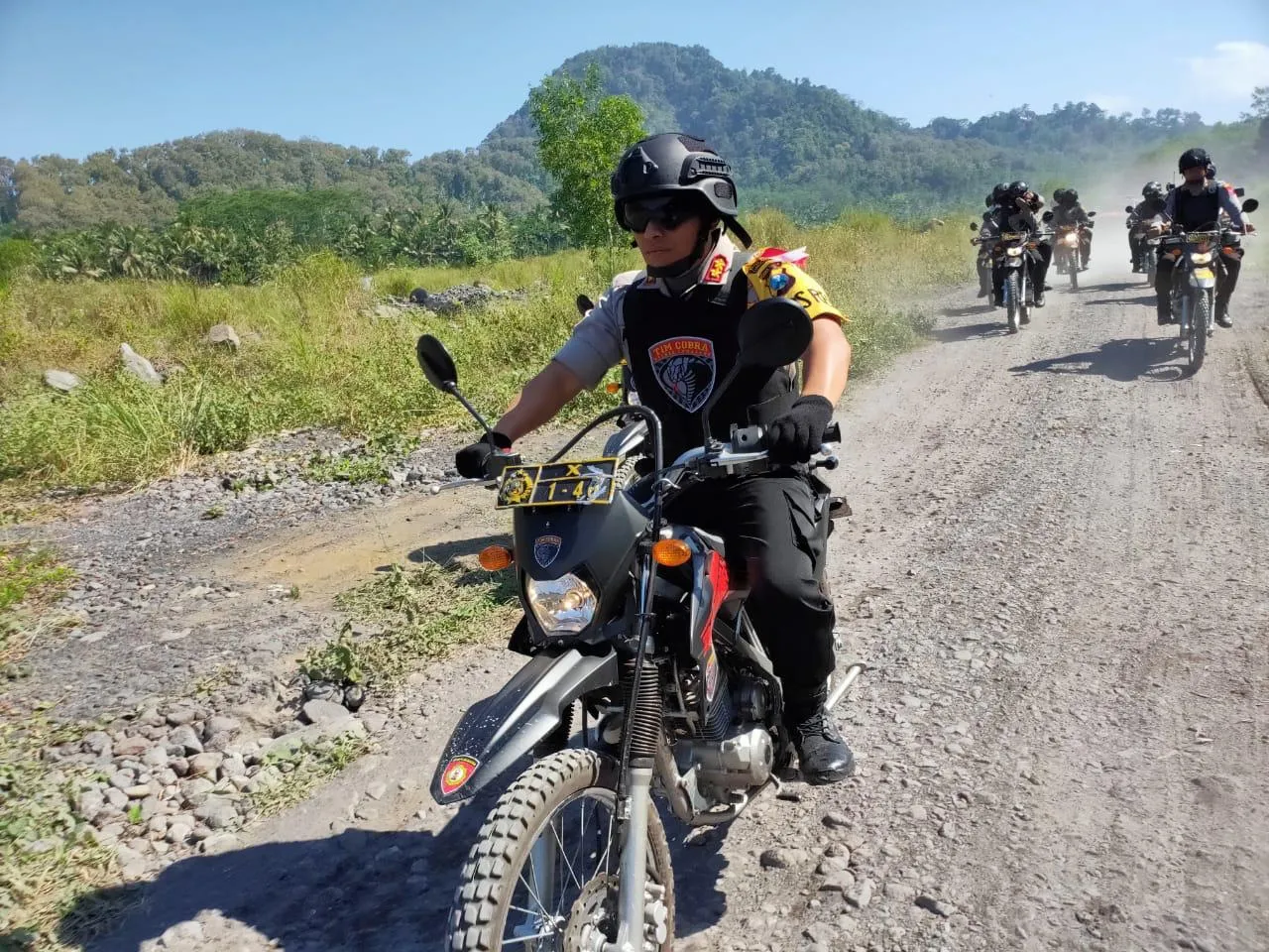 Kapolres Bersama Tim Cobra Cek Langsung Jalur Angkutan Tambang Pasir Lumajang