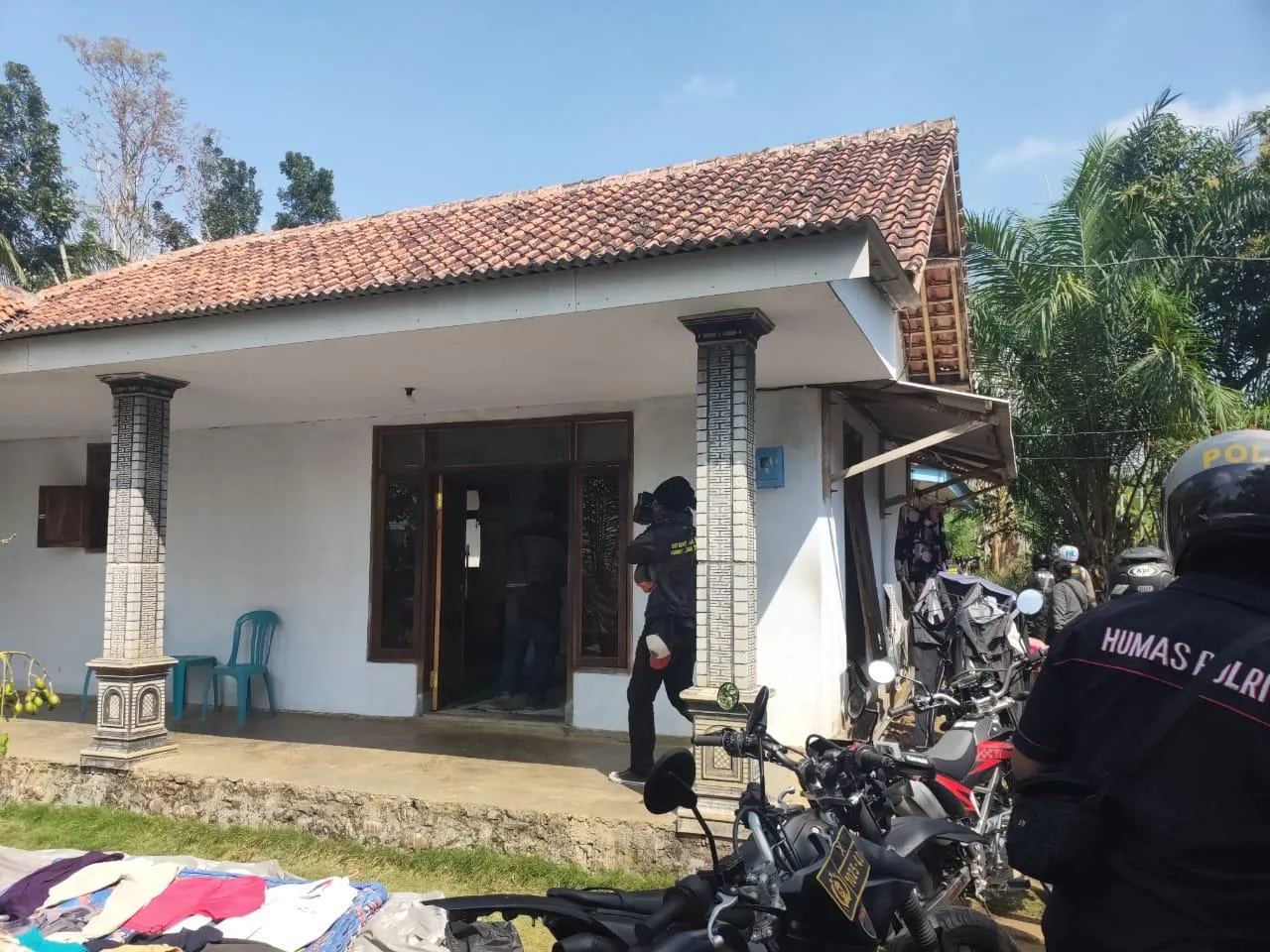 Tim Cobra Bantu Resmob Jember Grebek Rumah Sugeng Gembong Begal Sadis