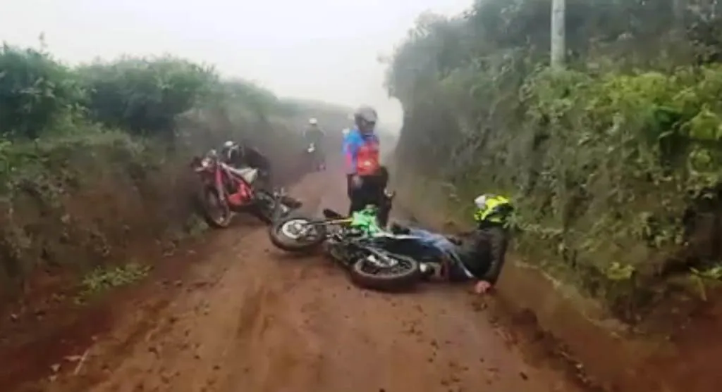 Naik Trail, Cak Thoriq Ndlosor Saat ke Puncak Wisata Kebun Teh Kertowono
