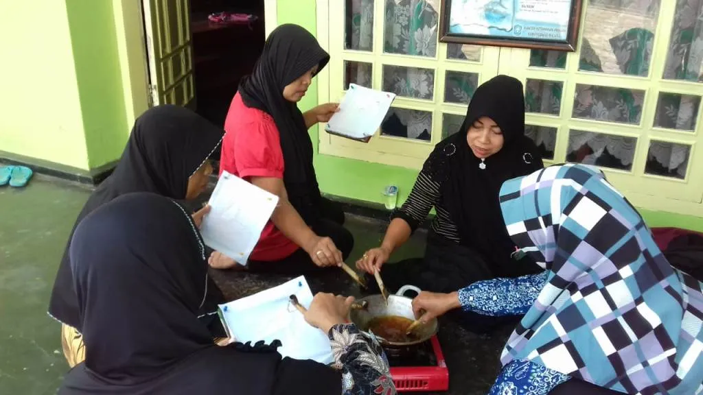 Warga Gucialit Rasakan Manfaat KKN PPM Hibah KemenristekDikti