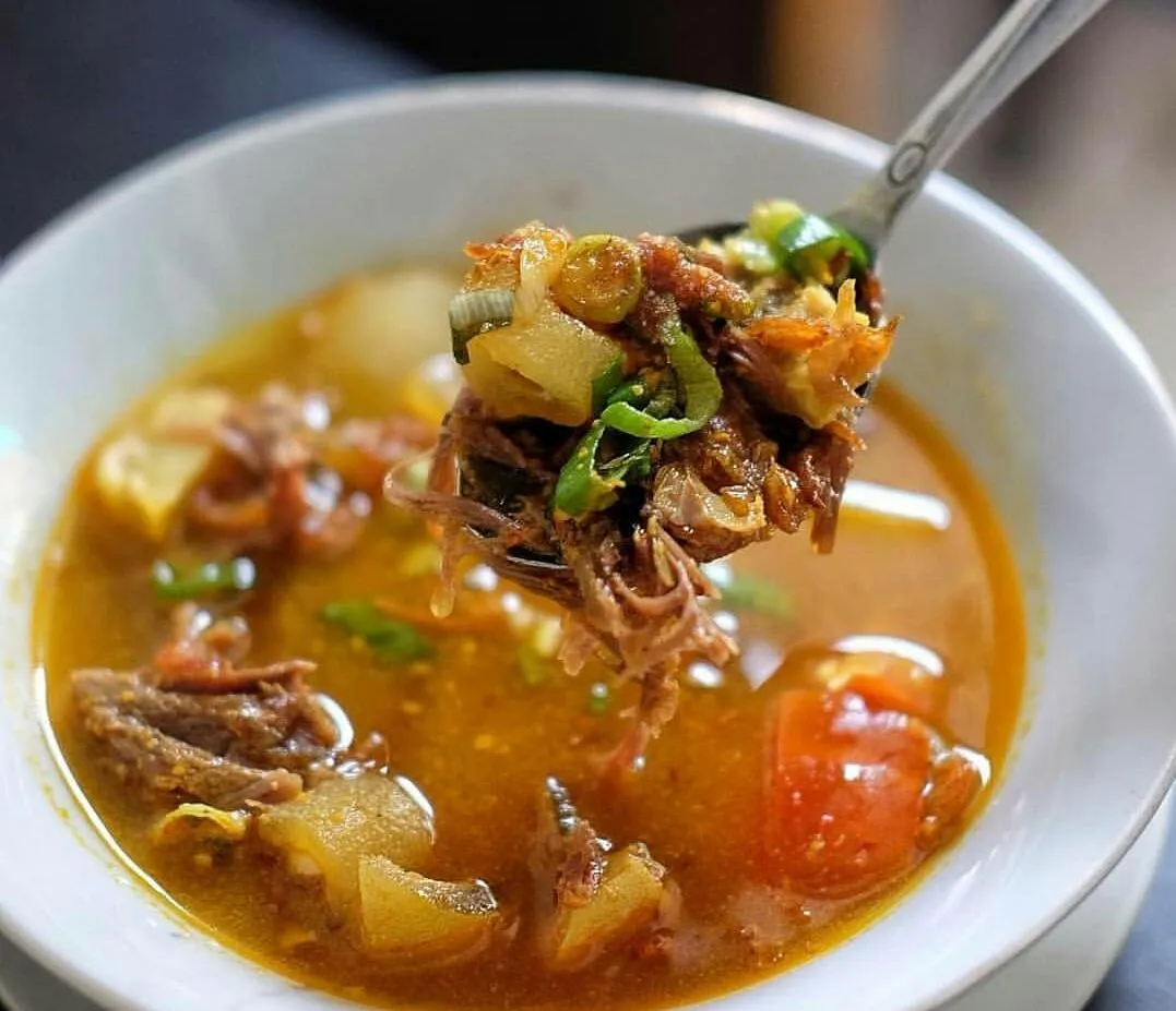 Mencicipi Gurihnya Soto Tangkar Tanpa Jeroan di Yosowilangun