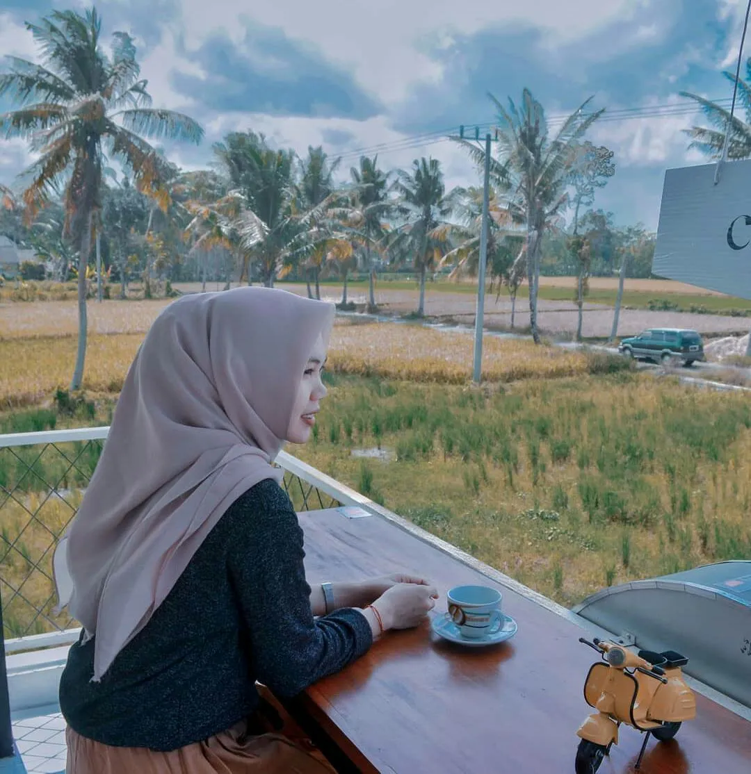 Sejuknya Bersantai di Cafe Tepi Sawah Kota Lumajang