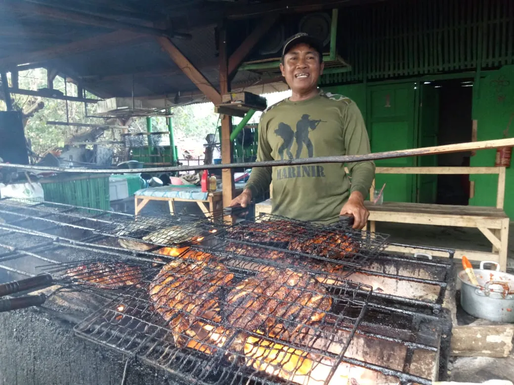 Yummy, Nikmatnya Ikan Bakar di Warung Soponyono
