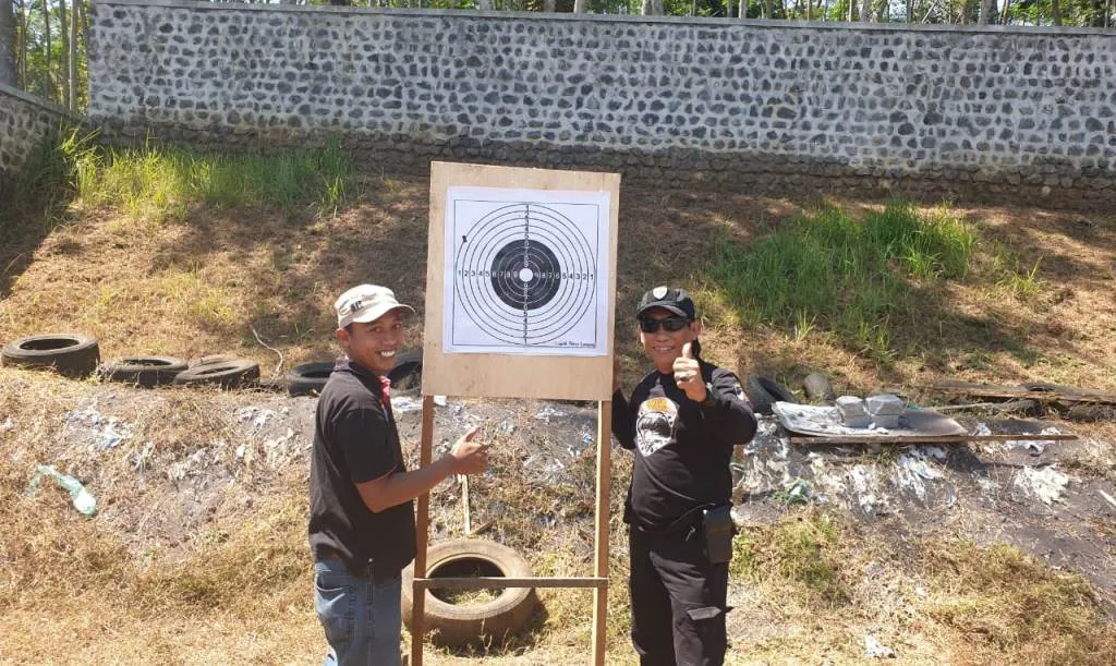 Keseruan Jurnalis Diajari Menembak Oleh Tim Cobra Lumajang