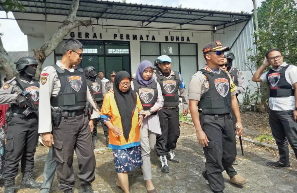 Tangis Keluarga Pecah Lihat Umi Salma Dikeler Tim Cobra Lumajang