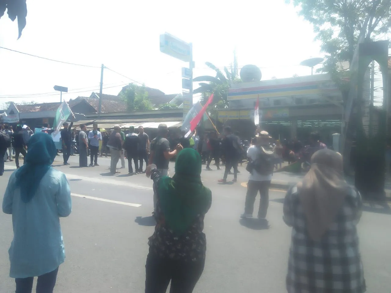 Demo HMI Blokade Jalan DPRD Nyaris Ricuh Saat Tidak Ditemui Wakil Rakyat