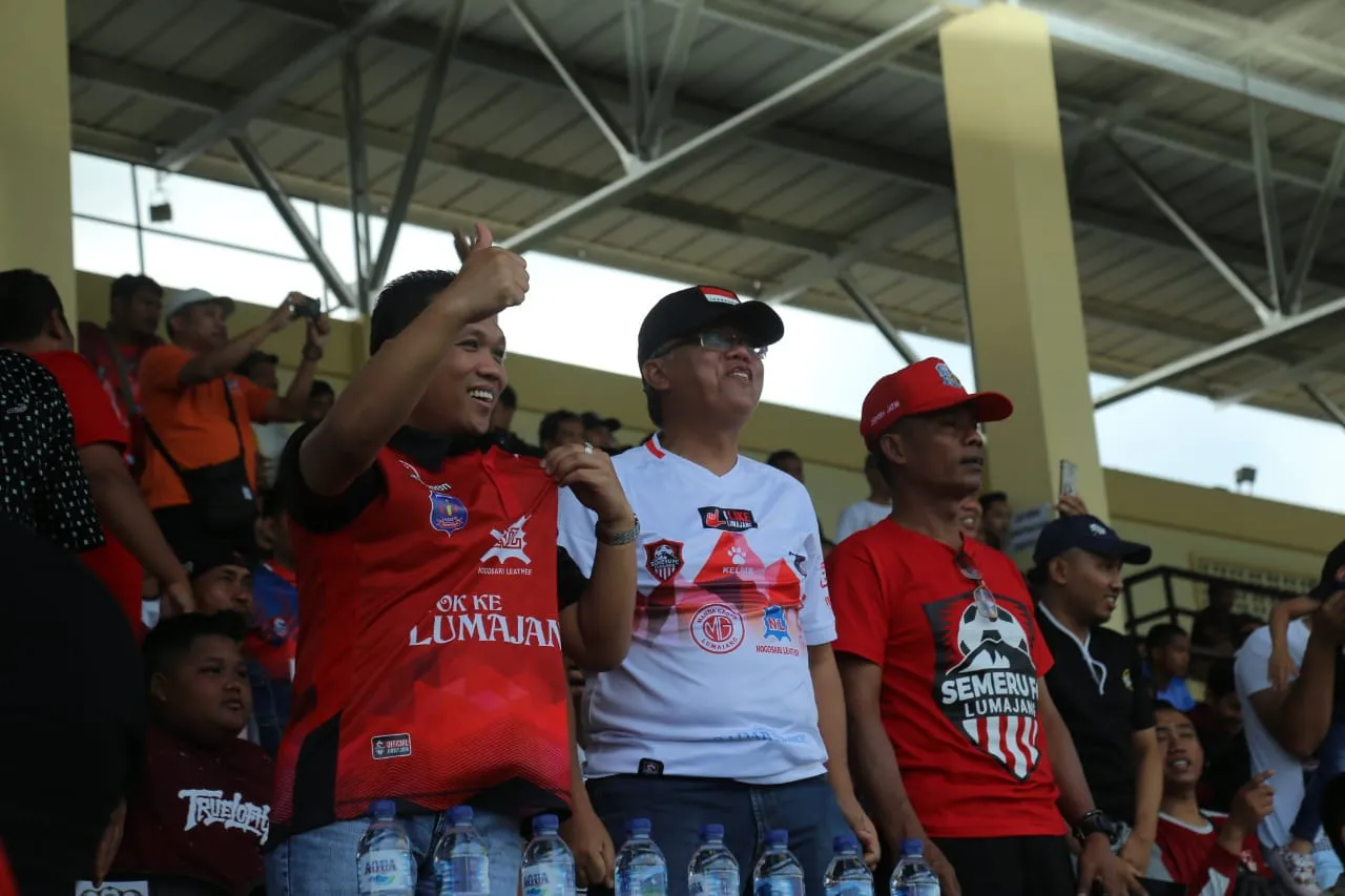 Bupati Lumajang Thoriqul Haq Gibol Bung..!