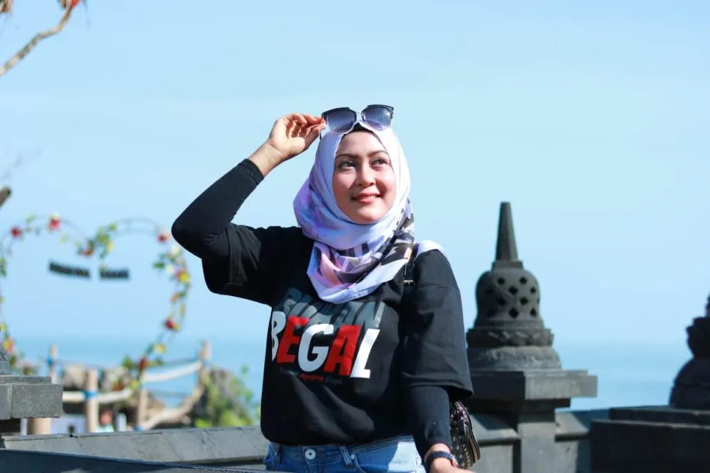 Cewek Cantik Asal Lumajang Pakai Kaos Bukan Begal