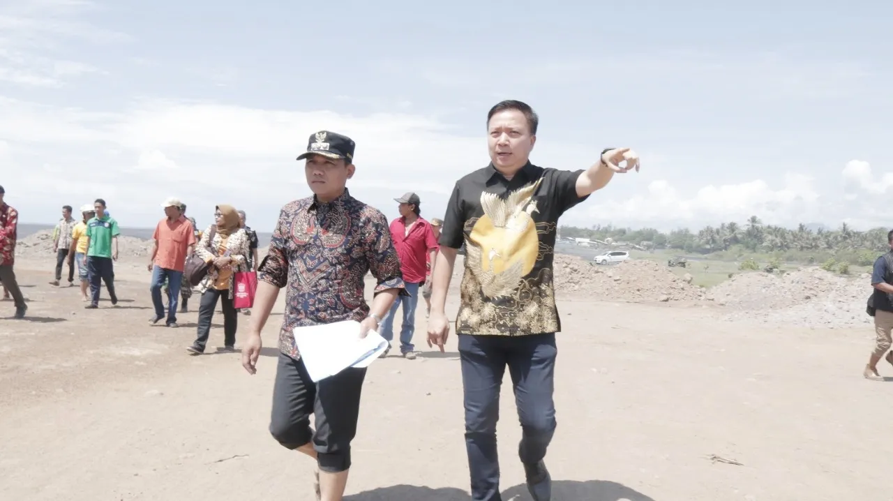 Cak Thoriq Sidak Proyek Tambak Udang Usai Ada Pengaduan Istri Salim Kancil