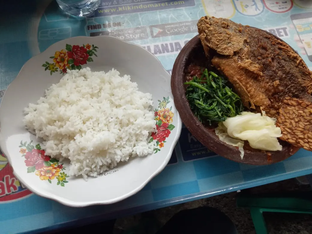 Lalapan Mujaer Warung Mbak Ucik Lumajang Langganan Sopir Antar Kota