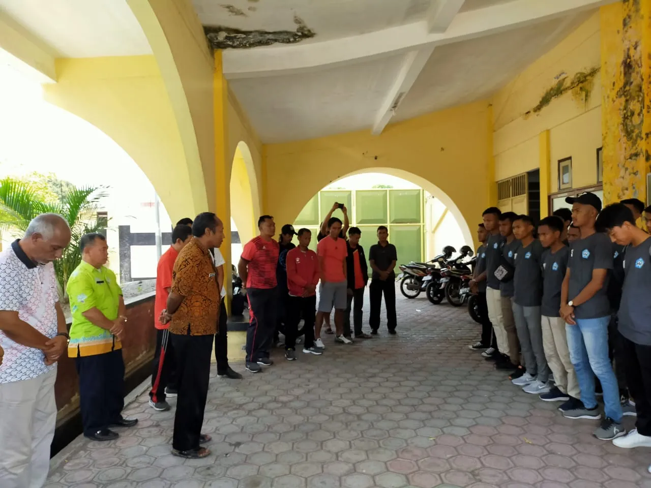 Dispora dan Askab PSSI Lumajang Lepas Tim PSIL ke Jakarta