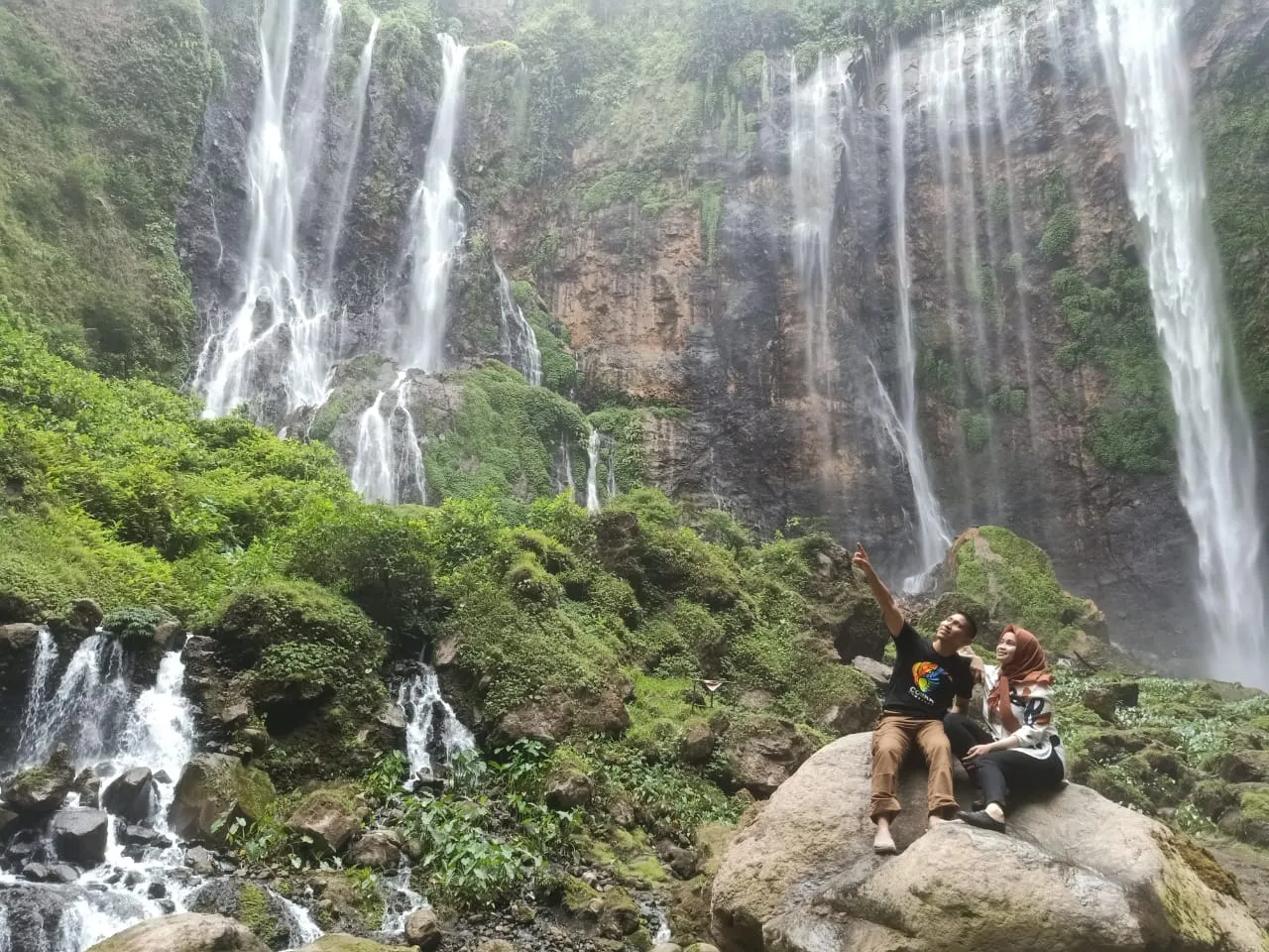 Menikmati Indahnya Miniatur Air Terjun Niagara Indonesia Bareng Arsal