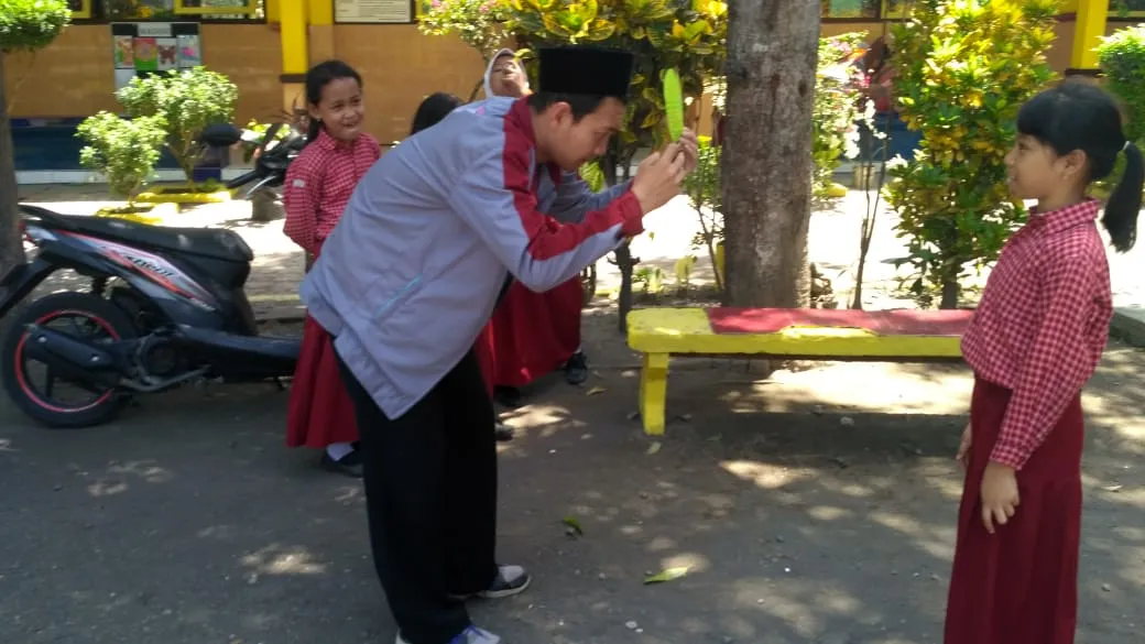 Siswa SDN Tukum 02 Diberikan Pelatihan Mading dan Video