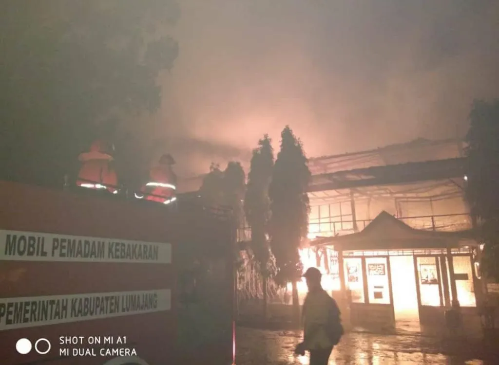 Api dari Tungku Jadi Penyebab Pabrik Teh Gucialit Lumajang Terbakar