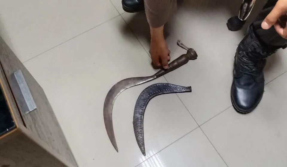 Dua Pemuda Bawa Sajam Diduga Peras Sopir Angkot Lumajang Diamankan