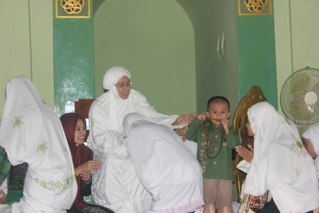 Hj. Chullatul Lutfiyah Sosok Pengasuh Telaten Ponpes Darun Najah
