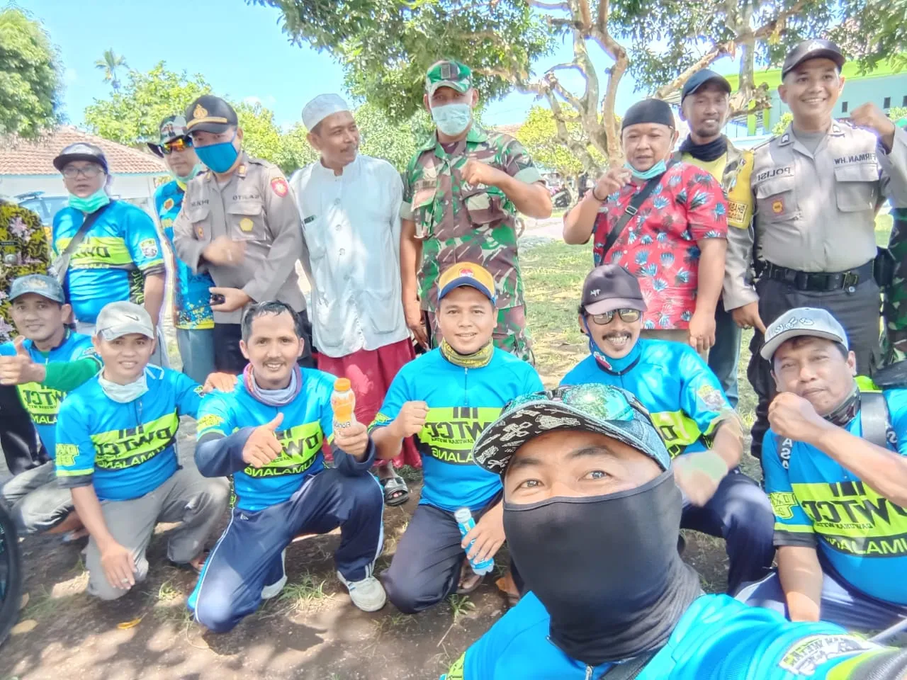 DWTCC Lakukan Penyemprotan Fasum Desa Dawuhan Wetan Lumajang