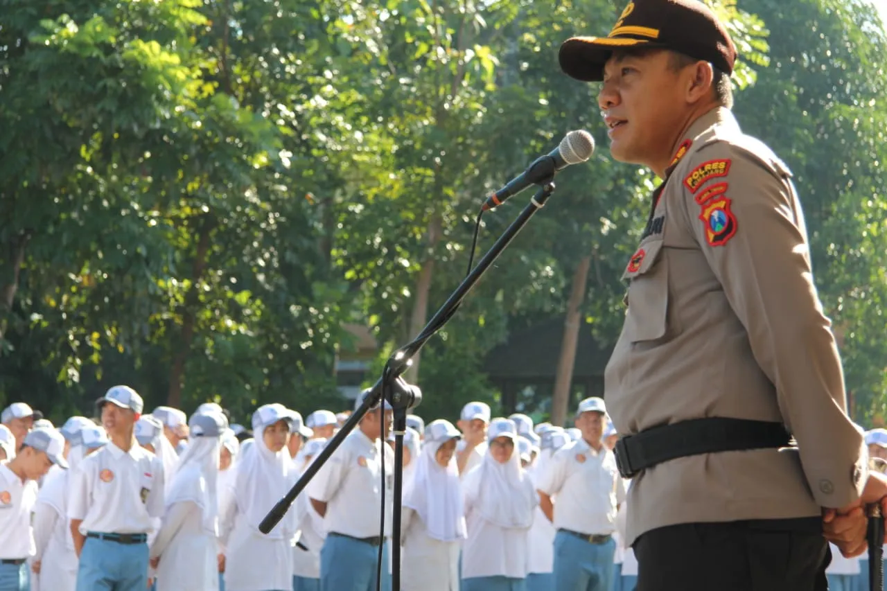 AKBP Adewira Sosialisasi Safety Riding Center di SMAN 2 Lumajang