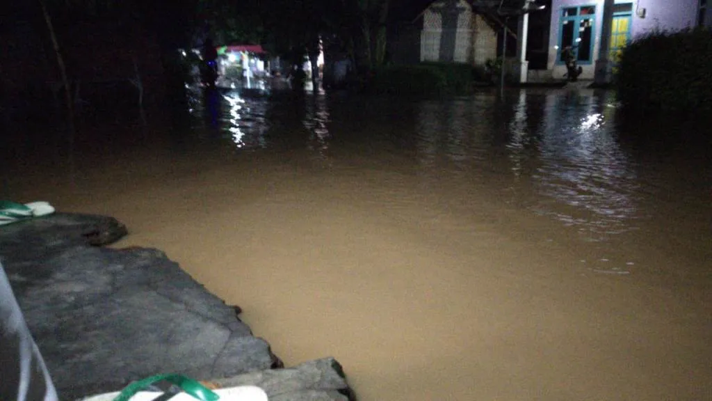 Banjir Rendam Puluhan Rumah di Desa Banyuputih Lor Lumajang