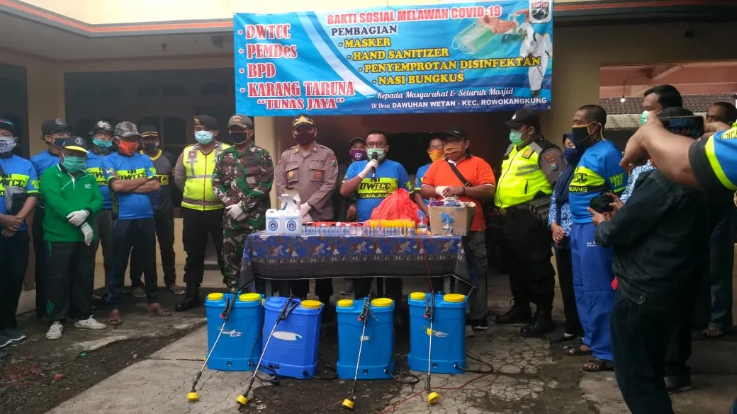 Legislator Demokrat Bantu Pedagang Pasar Dawuhan Wetan Lumajang