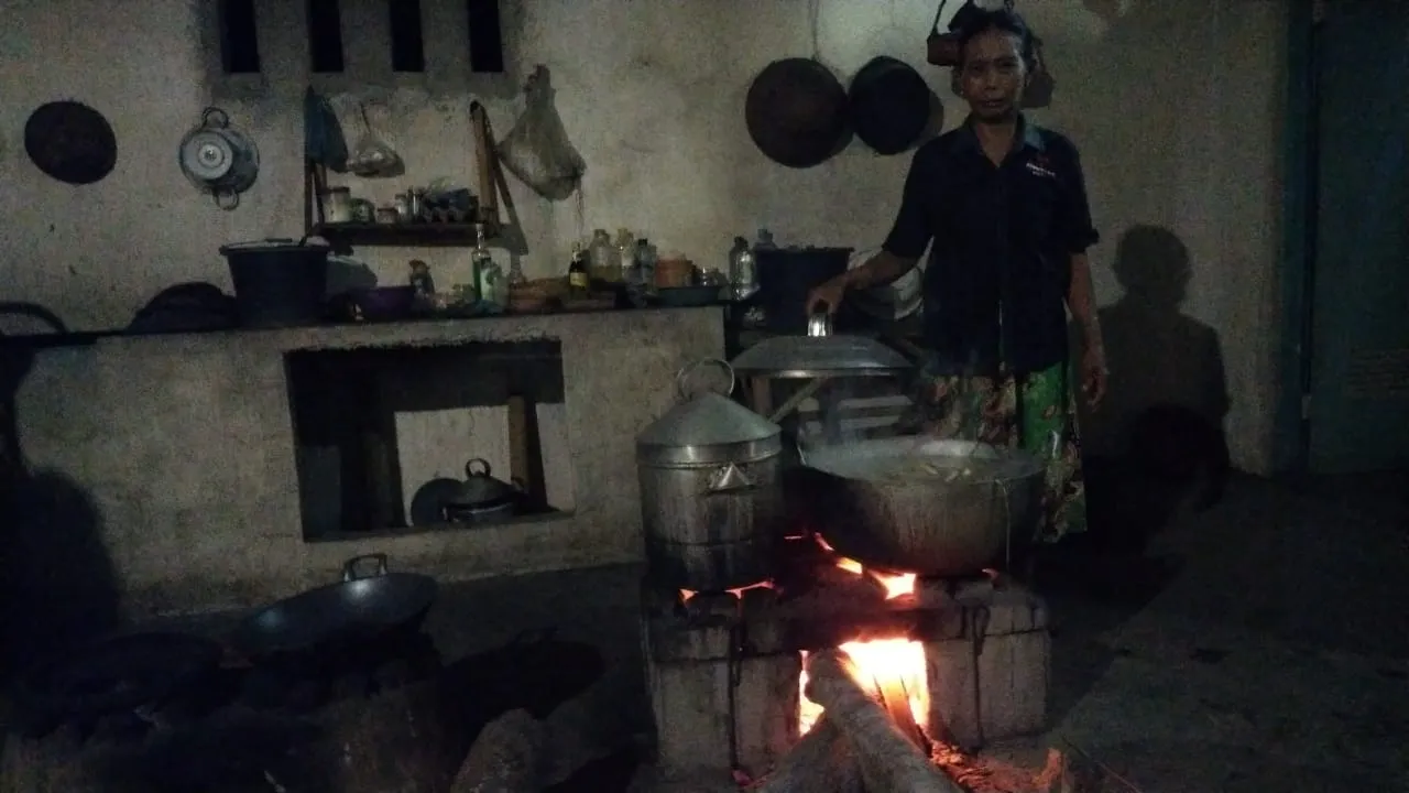 Nikmatnya..!Ketupat Tumang Warga Selok Anyar Lumajang