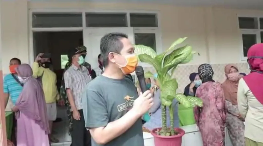 Cak Thoriq Pantau Penyaluran Bantuan KKS di Desa Bodang Lumajang