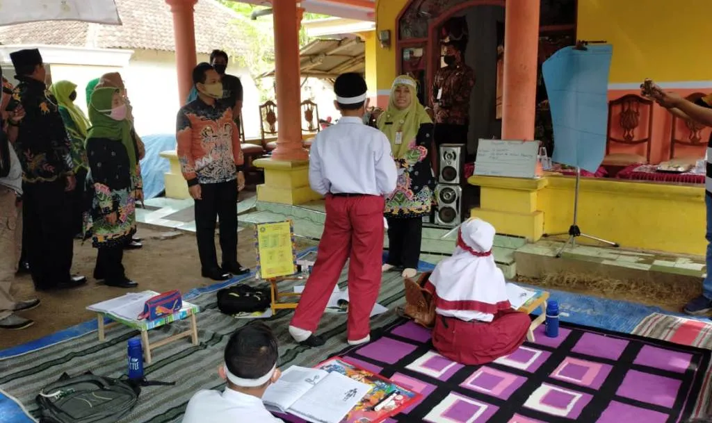 Cak Thoriq dan Bunda Indah Resmikan Guru Sambang Dindik Lumajang