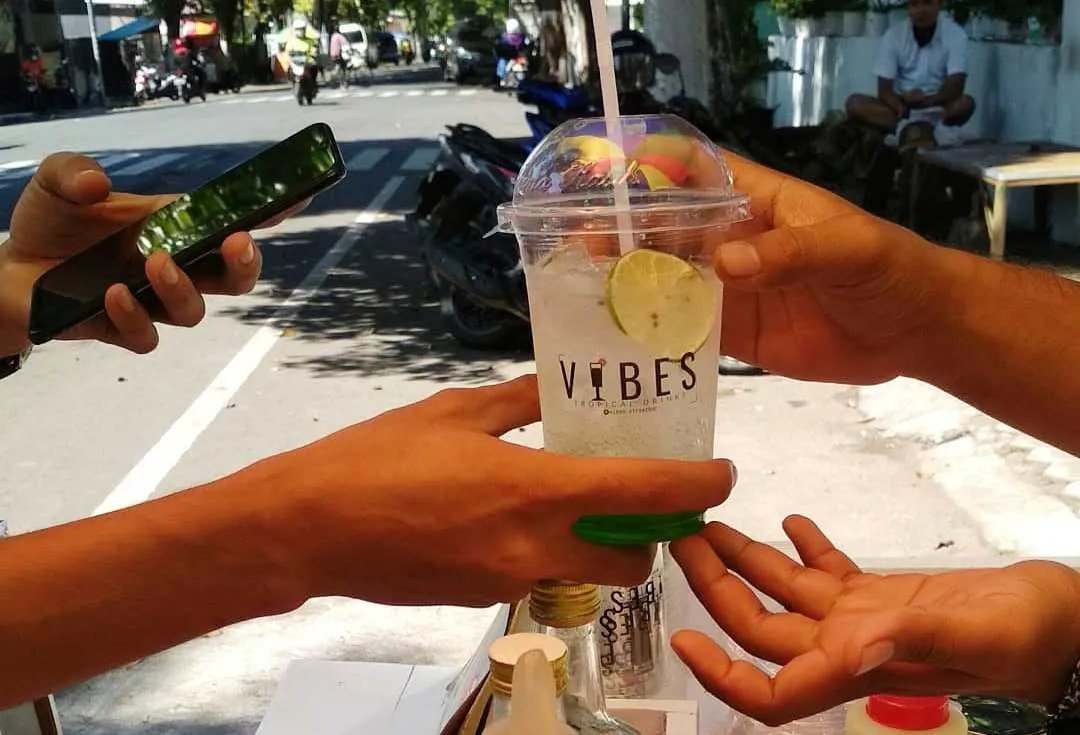 Vibes Tropical Es Ala Pantai Hadir di Kota Lumajang