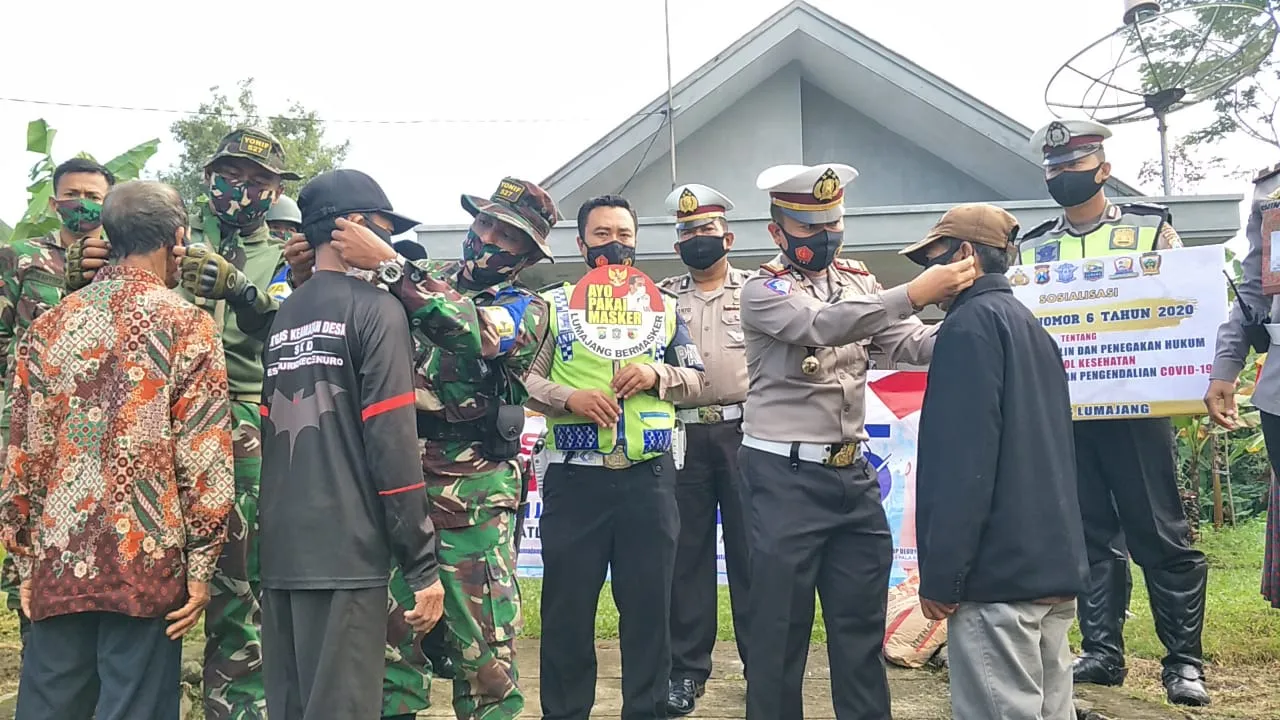 Satlantas Polres Lumajang Gelorakan Gerakan Warga Jatim Bermasker