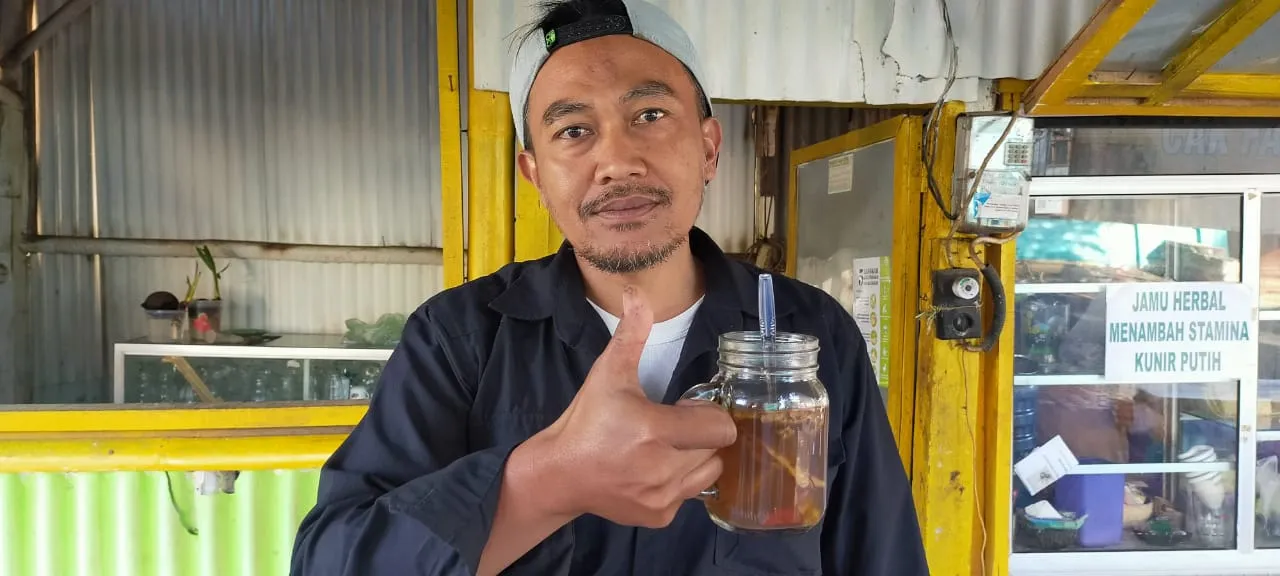 Nikmatnya! Wedang Herbal Kunir Putih Cak Farhan Sari Kemuning Lumajang