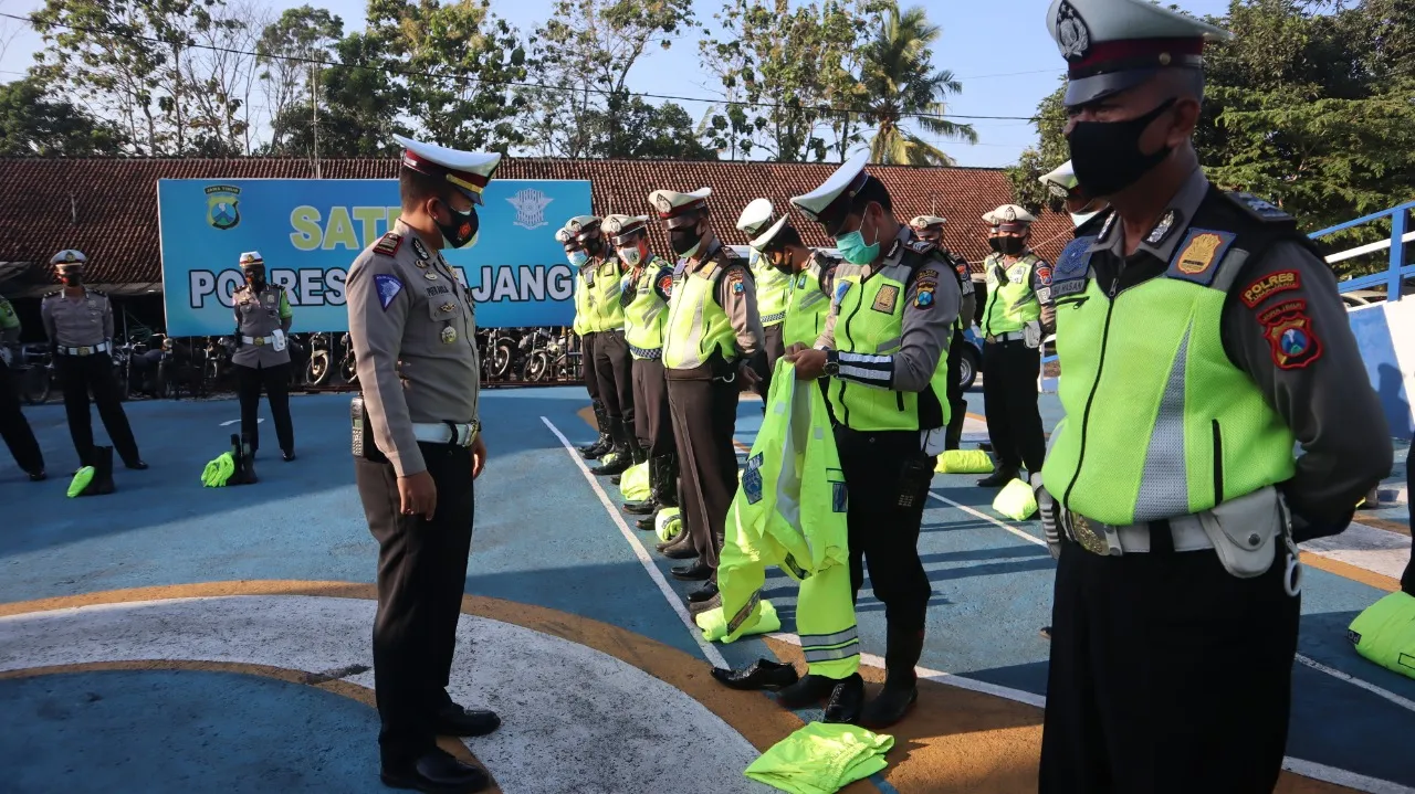 Satlantas Lumajang Antisipasi Penanggulangan Bencana Musim Hujan