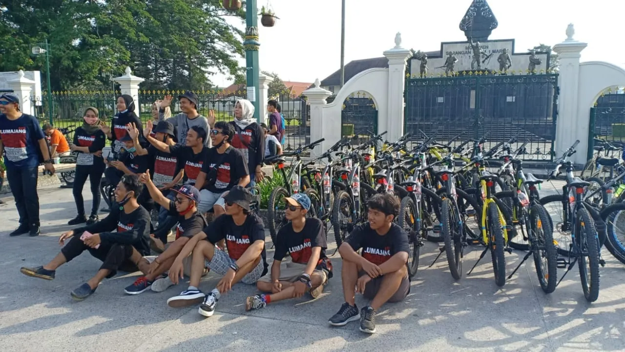 Tim Kaos Kita Lumajang dan RA Screen Printing Gowes Keliling Jogja