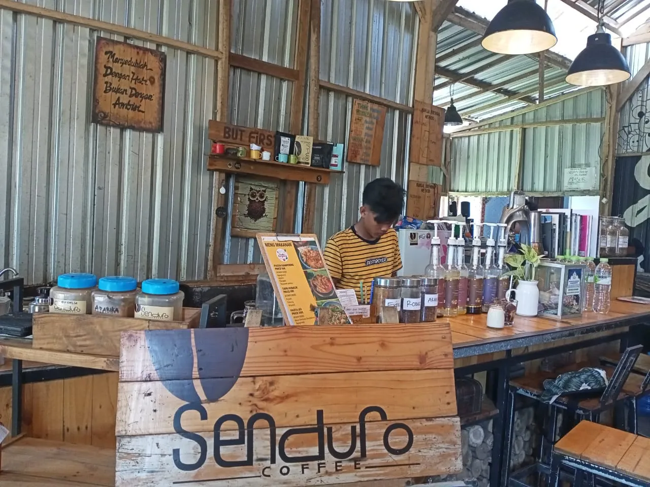 Senduro Coffee Angkringan Lereng Semeru Jujukan Wisatawan ke Lumajang